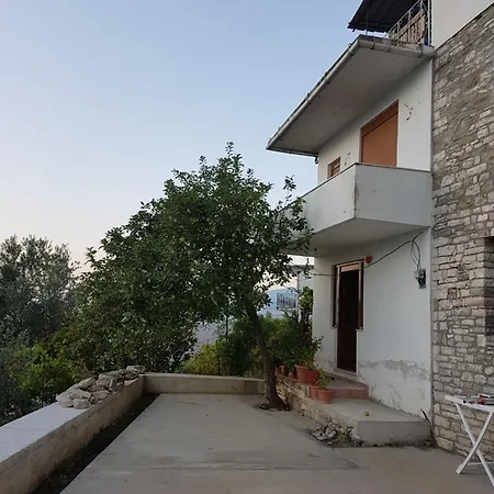 Bed & Breakfast Guri Gjirokaster