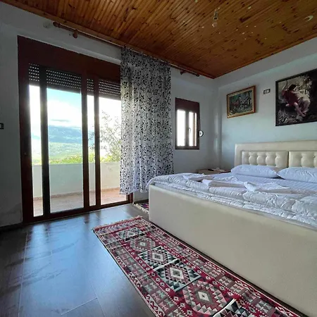 Bed & Breakfast Guri Gjirokaster