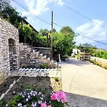 Guri Bed & Breakfast Gjirokaster