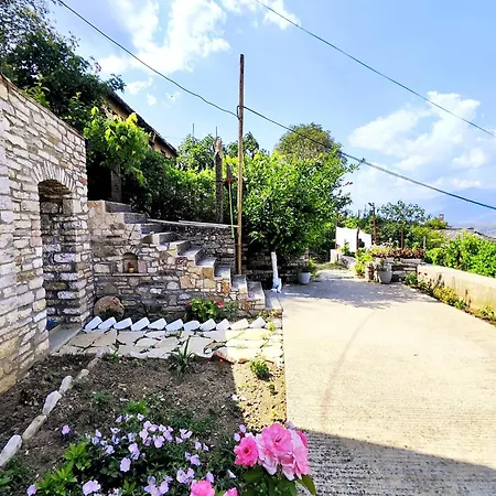 Guri B&B Gjirokastër
